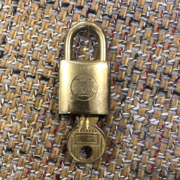 Vintage LV Louis Vuitton Padlock Lock & Key 208 - Picture 5 of 13
